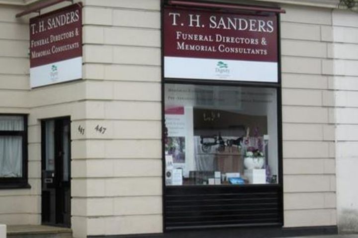 T.H Sanders & Sons Ltd, East Sheen