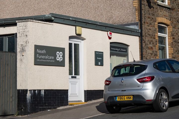 Neath Funeralcare, Melyn