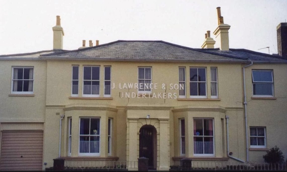 J Lawrence & Sons (Undertakers) Ltd, funeral director in Hampshire