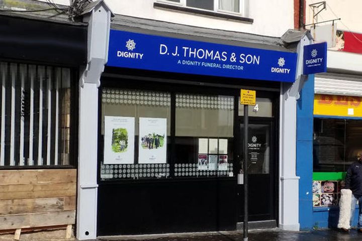 D J Thomas & Son Funeral Directors - Bargoed