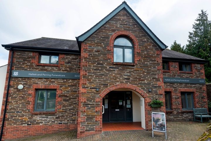 Hallet and Perring Funeralcare, Western-by-Pass