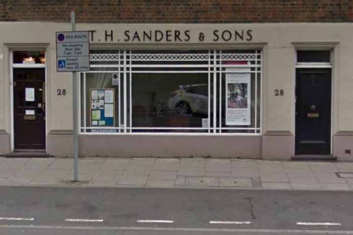 T H Sanders & Sons Funeral Directors, Richmond Kew Rd
