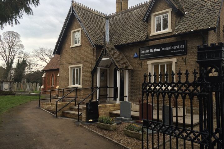 Dennis Easton Funeral Services Incorporating Robert A Parish Funeral Services
