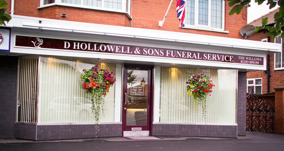 D Hollowell & Sons, The Willows