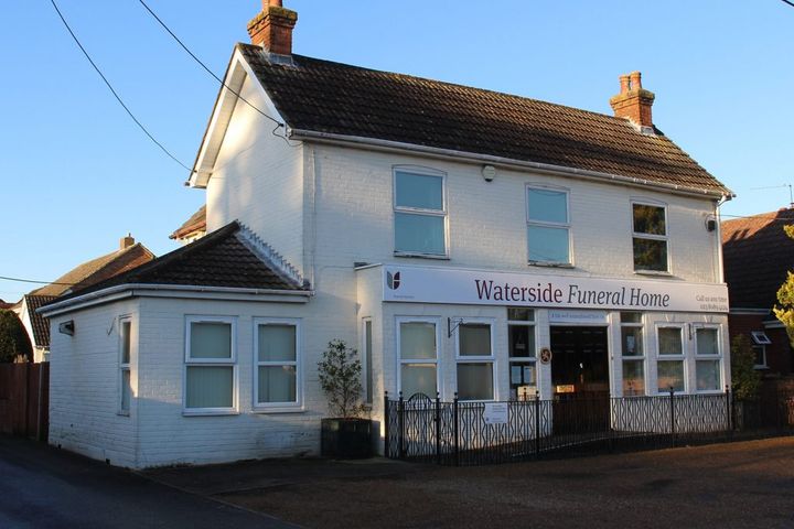 Waterside Funeral Home, Holbury