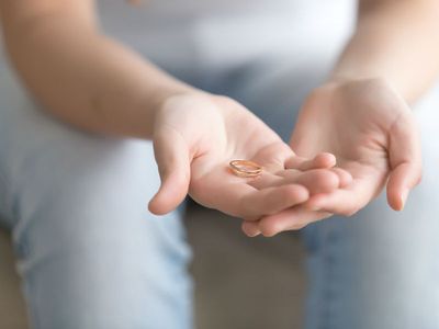 Dear Annie: I'm widowed, still in love, but lonely