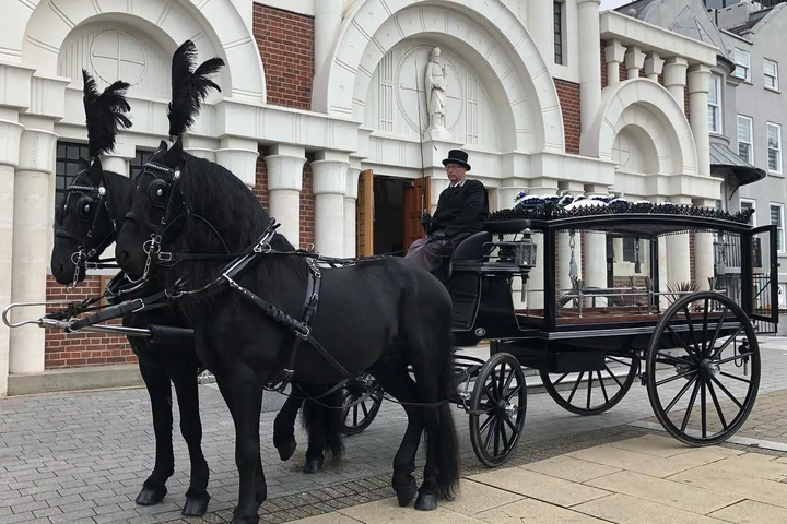 M & R Funeral Service Ltd