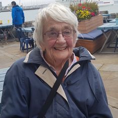 Daphne Cross