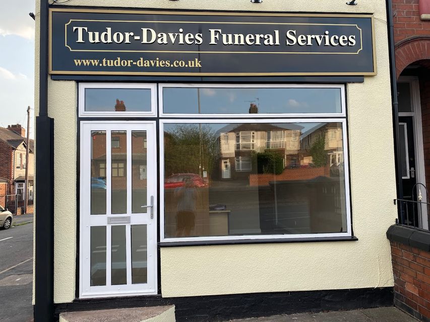 Tudor-Davies Funeral Services, Cross Heath