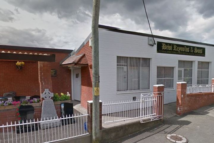 Dewi Reynolds & Sons Funeral Directors