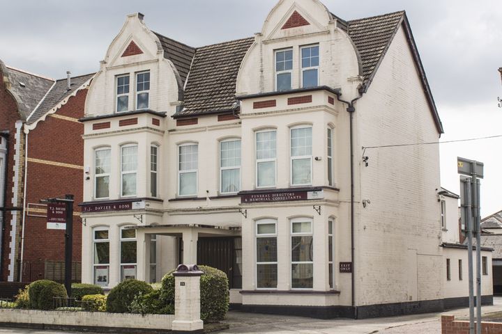 T J Davies & Sons Funeral Directors, Newport Chepstow Rd