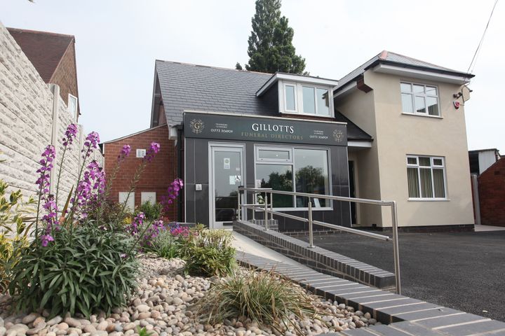 Gillotts Funeral Directors, Selston