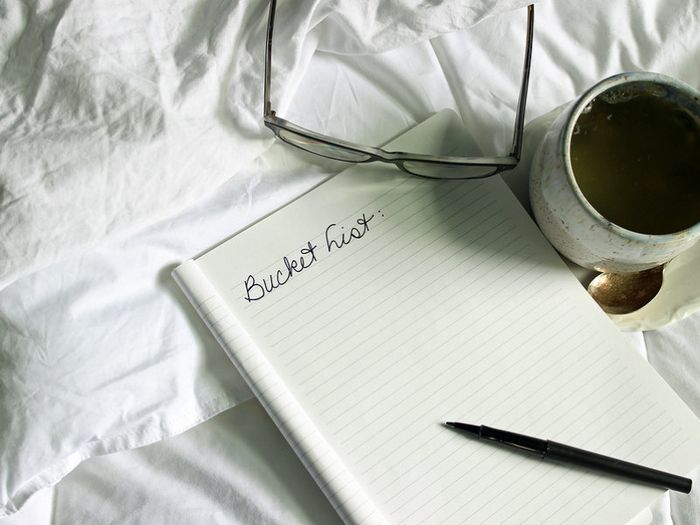 Notepad and pen with bucket list ideas