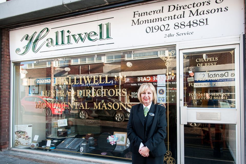 Halliwell Funeral Services, Coseley, funeral director in West Midlands
