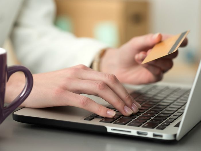 Donating to a funeral crowdfund online