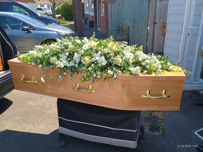 Beautiful coffin sprays available, your choice of colours and blooms