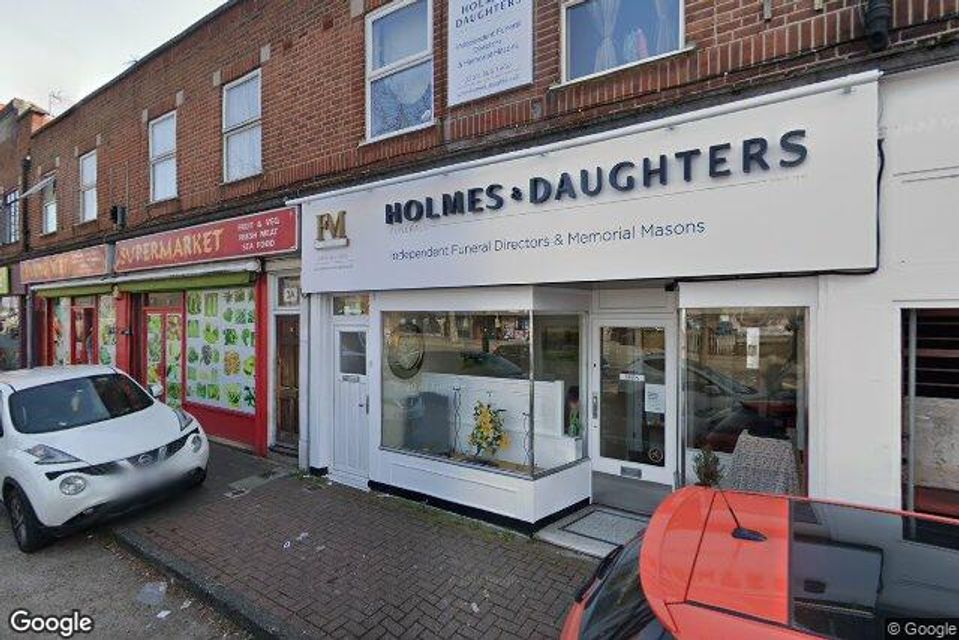 Holmes & Daughters