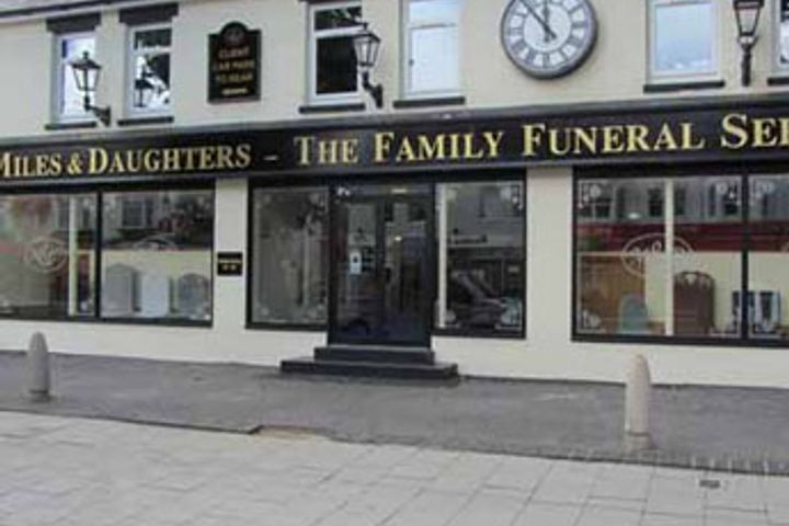 Miles & Daughters, Reading