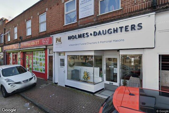 Holmes & Daughters