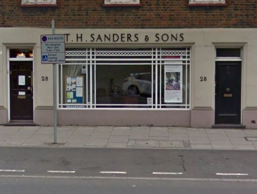T H Sanders & Sons Funeral Directors, Richmond Kew Rd