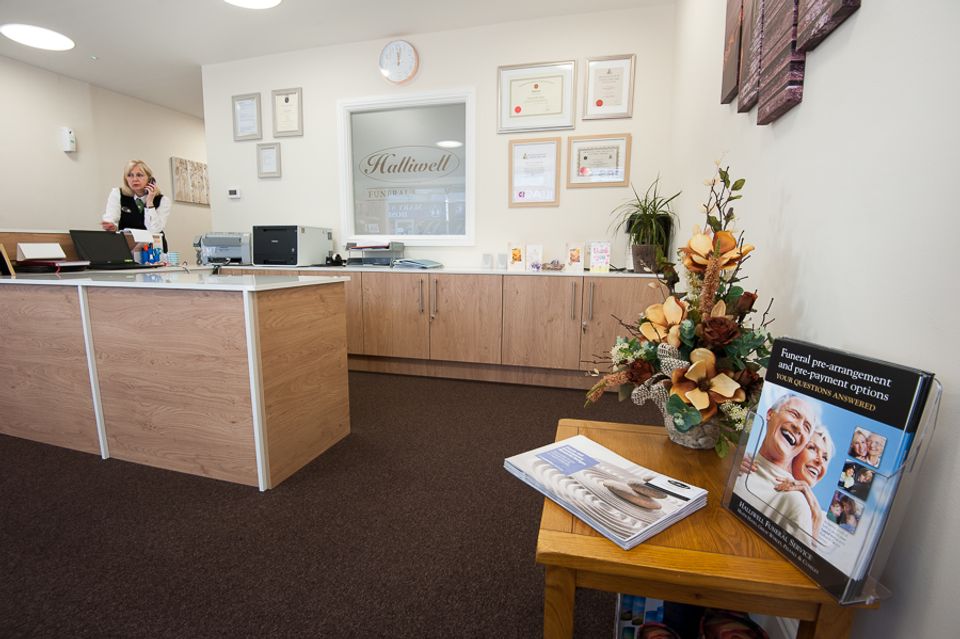 Halliwell Funeral Services, Coseley, funeral director in West Midlands