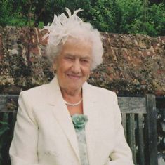Phyllis Joan Brett